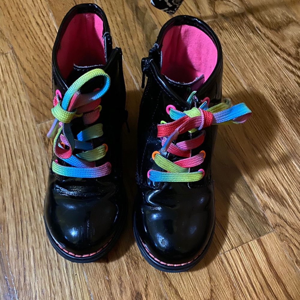 Black patent leather Toddler boots.